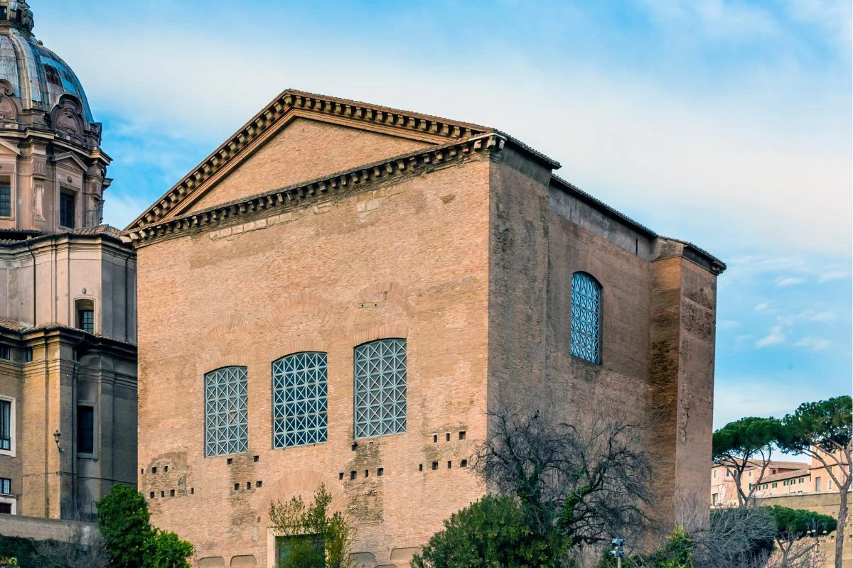 Curia Iulia, budova římského senátu ve Foru Romanu Curia Iulia, budova římského senátu ve Foru Romanu