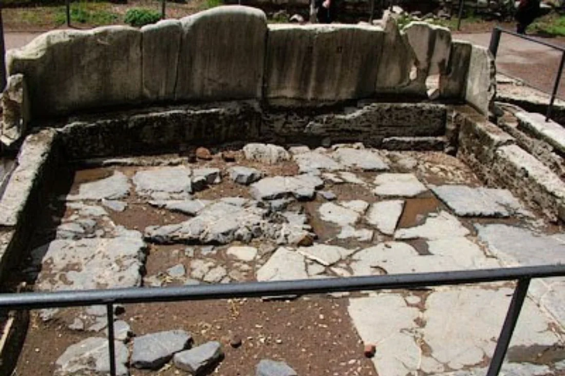 Lapis Niger · Černý kámen | Forum Romanum, Řím Lapis Niger – Forum Romanum v Římě, místo v interaktivní mapě