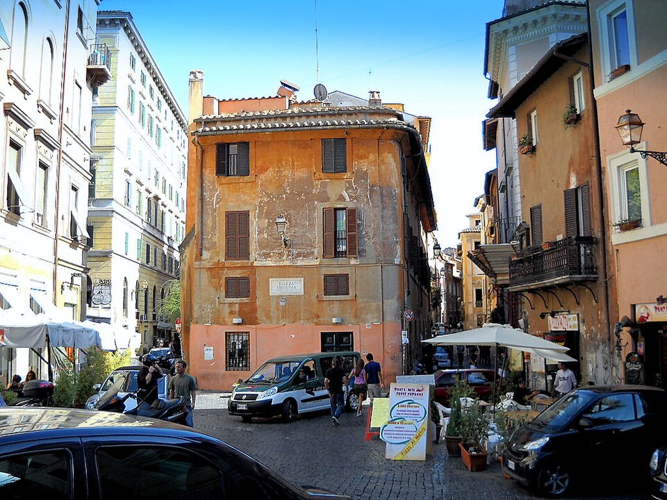 Trastevere Řím – Piazza Trilussa u mostu Ponte Sisto
